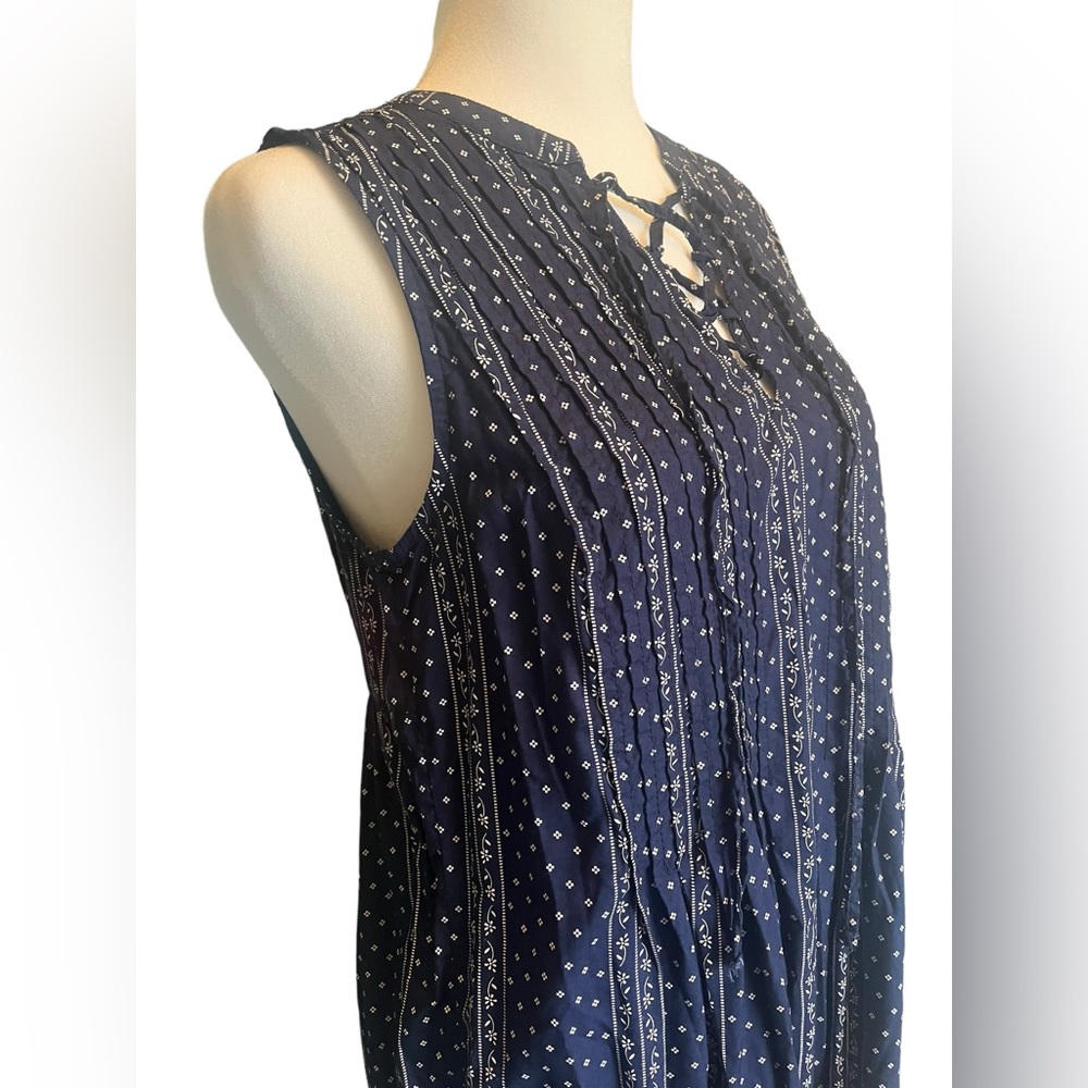 Old Navy Pintuck Swing Dress - Navy Blue and White Size 6 - Picture 4 of 12